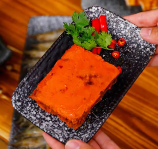 如何慧眼識(shí)牛油紅油底料？秘訣在手，美味即成半！